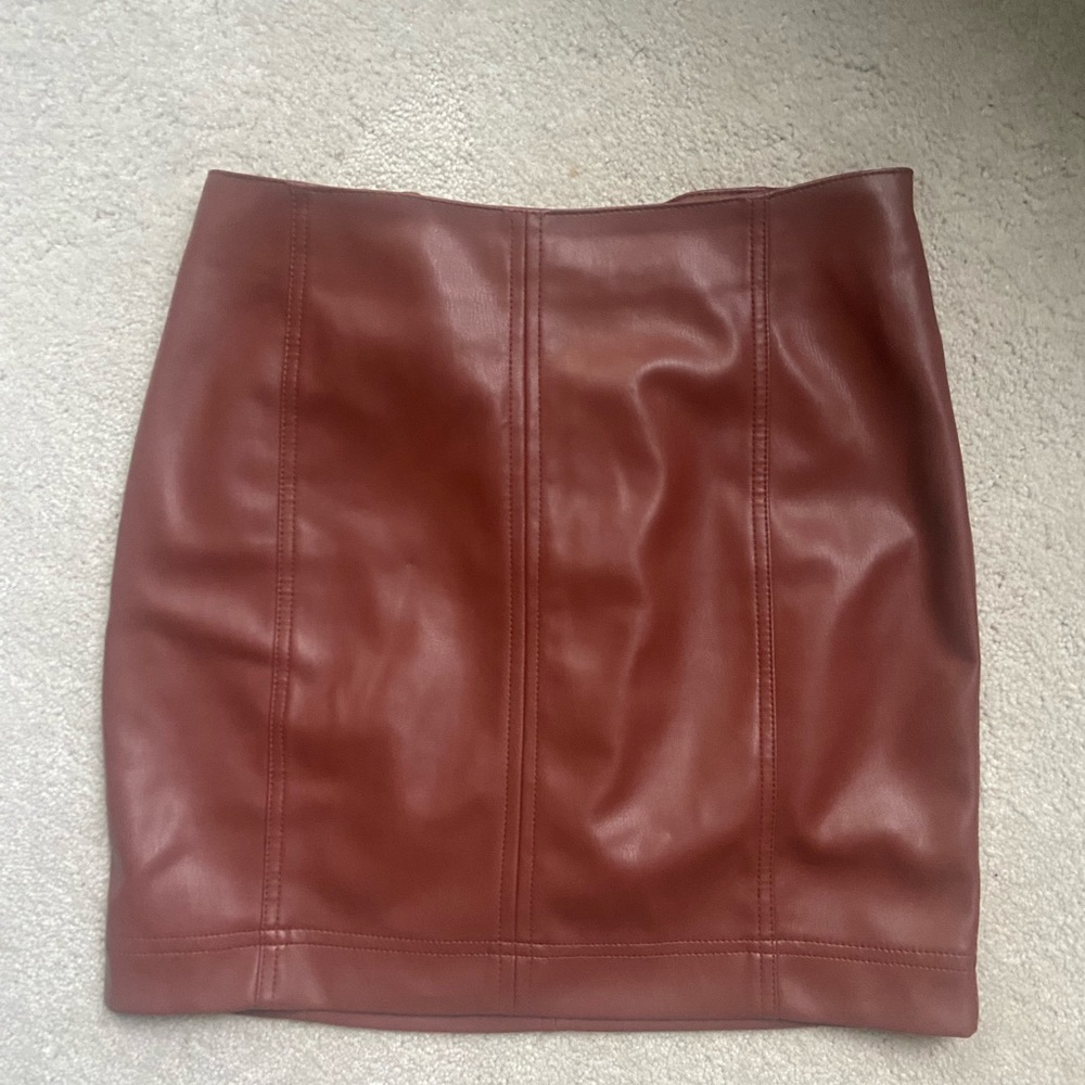 Burgundy fake leather mini skirt